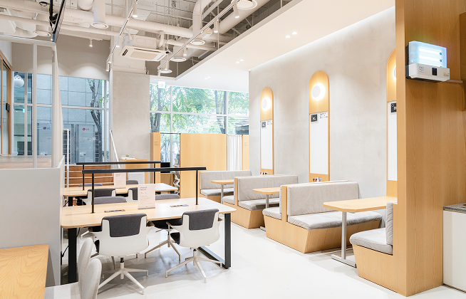 강남 공유오피스 스테이지나인 삼성점 1층 라운지 미팅 및 개방형 업무공간