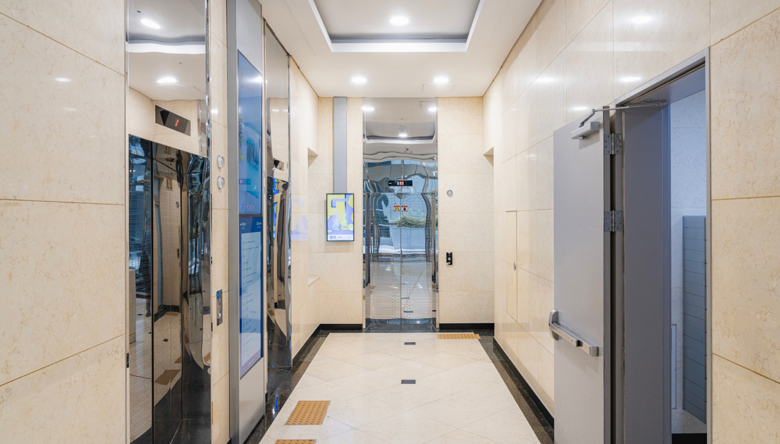 서울 선릉 공유오피스 스테이지나인 삼성점의 러시아워 업는 엘리베이터