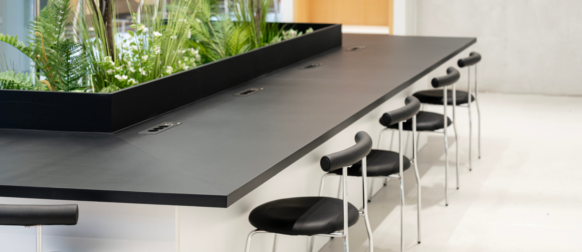 강남 공유오피스 스테이지나인 1층 바테이블 업무공간