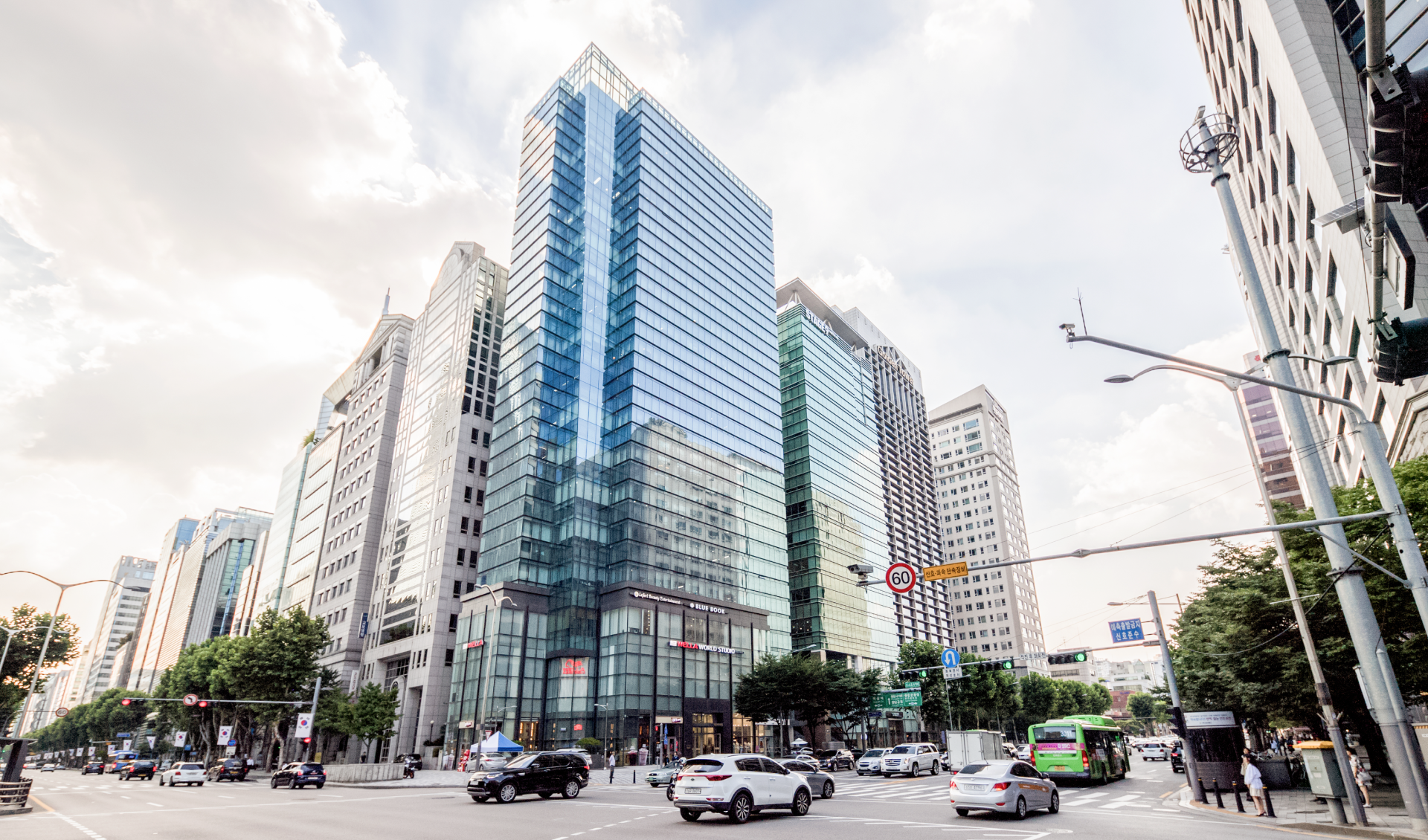 선릉 공유오피스 스테이지나인 삼성점이 위치한 포스코사거리 대로변 제이에스타워