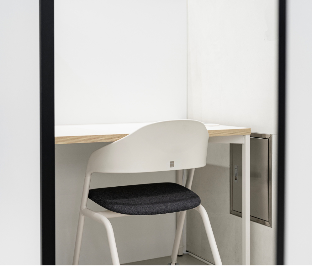 합리적인 가격의 프리미엄 1인 오피스 다이브나인 라운지 좌석 이미지